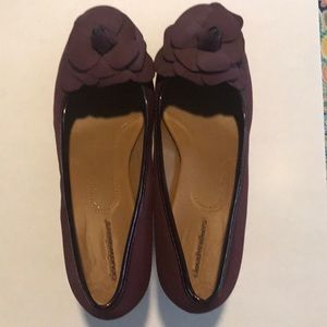 Cloudwalkers Suede Pumps with Flower Detail (8.5W)